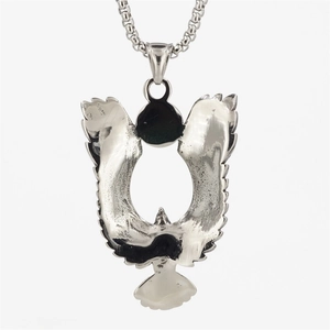 Collana da uomo con ciondolo ad aquila in acciaio al titanio e dettagli ali in turchese