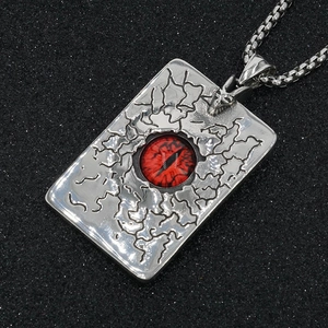 Collier vintage en acier avec pendentif gothique effet fissuré et œil de démon rouge