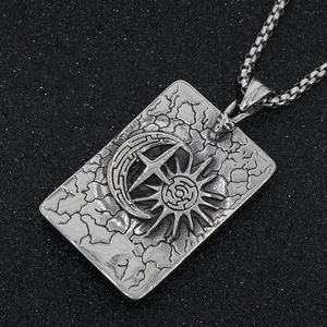 Collier pendentif vintage en acier avec œil du diable, texture craquelée et tête de bélier
