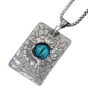 Collier pendentif œil de démon vintage avec pierre bleue et texture acier fissuré homme