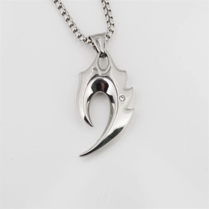 Pendentif dent de loup en acier inoxydable punk avec diamant étincelant pour hommes