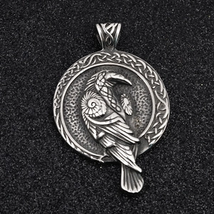 Collier corbeau viking vintage en acier inoxydable avec pendentif gaufré à nœud celtique