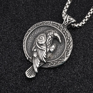 Pendentif corbeau viking vintage en acier inoxydable avec nœuds celtiques sur chaîne box