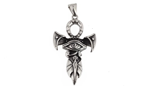 Detailopname van vintage stalen Ankh-hanger met het symbool van het Oog van Horus