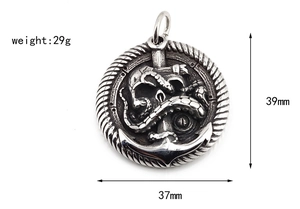 Detailed macro view showing the size dimensions of the pirate skull anchor pendant