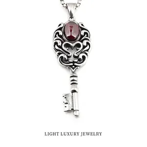 Collier Pendentif Clé en Acier Titane Vintage pour Hommes Femmes Style Gothic Punk Coeur Ajouré Strass Bijoux