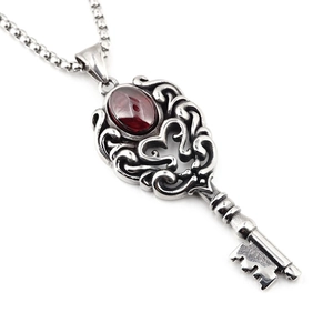 Collier pendentif clé couronne vintage en argent avec grenade et chaîne box chic