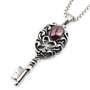 Collier avec pendentif clé argenté gothique rétro et grande pierre rouge ovale