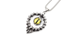 Détail du pendentif œil du diable jaune sur tournesol en acier au style vintage
