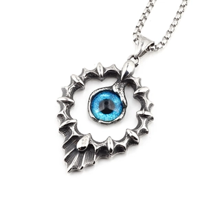 Collier punk rétro avec pendentif coeur œil bleu et chaîne à mailles carrées en acier