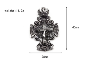 Détails du pendentif croix en métal vintage mesurant 45mm x 28mm avec un poids de 11,2g