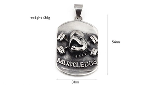 Dettaglio del ciondolo bulldog 3D con dimensioni 54mm x 33mm e un peso di 36g