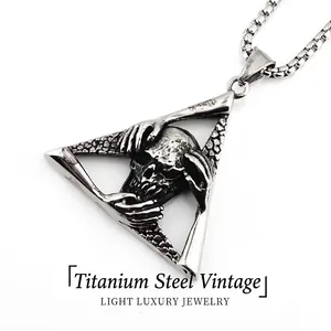 Collier Pendentif Crâne Triangle en Acier Titane Vintage Bijoux Gothique Punk pour Hommes Chaîne Rétro Vieillie
