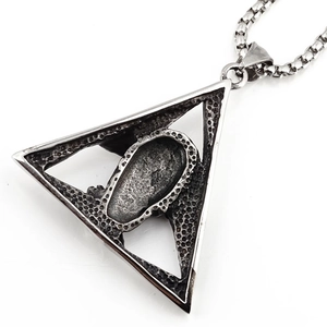 Collier pendentif crâne triangle punk gothique en acier argenté vintage pour hommes