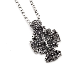 Collier croix hibou vintage en acier titane argenté oxydé avec relief de Jésus