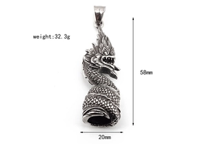 Détails du pendentif dragon en argent vieilli avec texture d'écailles et dimensions 58x20mm