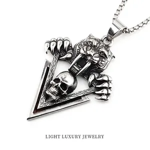 Collier Pendentif Triangle Crâne Tête de Tigre en Acier Inoxydable Vintage Bijoux de Motard Punk Gothique pour Hommes Argent Antique