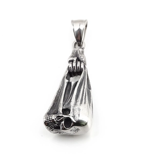 Pendentif tête de mort hip hop gothique en acier argent vintage avec poing serré
