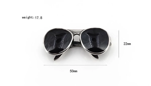 Detailansicht der Sonnenbrille-Halskette im Hip-Hop-Stil mit den Maßen 50x22mm