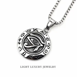 Collier avec pendentif œil d'Horus en acier titane vintage pour homme style rétro