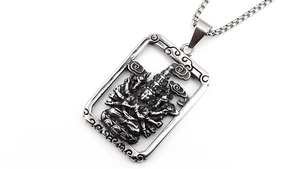 Nahaufnahme der Vintage-Silber-Edelstahl-Avalokitesvara-Buddha-Anhänger mit feinem Relief