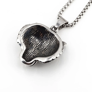 Collana con ciondolo testa di tigre vintage in acciaio al titanio con trama scavata da uomo