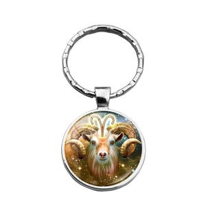 Détail d'un porte-clés du signe du zodiaque Bélier avec anneau et pendentif en verre