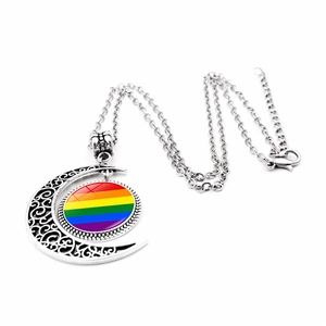 Collana con ciondolo a luna in vetro arcobaleno con design vintage di luna crescente