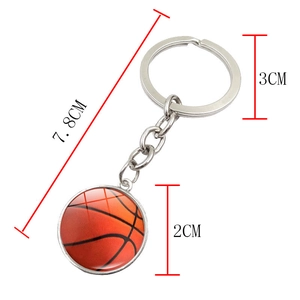 Kreativer Basketball-Schlüsselanhänger mit HD-Glasanhänger an einer silbernen Metallkette