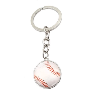 Detailansicht Sport-Baseball-Schlüsselanhänger mit Metallring und Glas-Kuppel-Anhänger