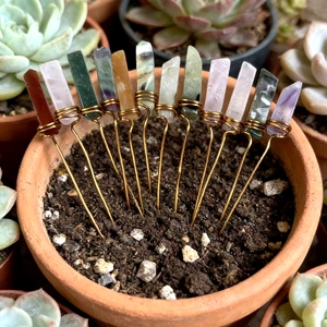 Natural crystal flower pot decorations with gold wire wrapping for succulent plants