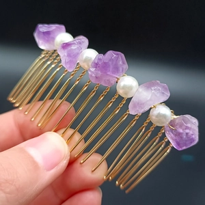 20-tooth gold metal hair comb featuring natural amethyst stones and white pearls for brides