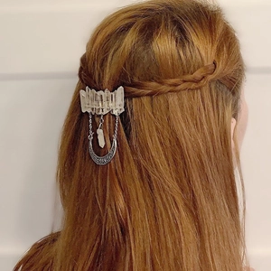 Barrette Cheveux Lune en Cristal Blanc Naturel Bohême Wicca Épingle à Cheveux en Quartz Brut Avec Pendentif Croissant en Alliage Bijoux