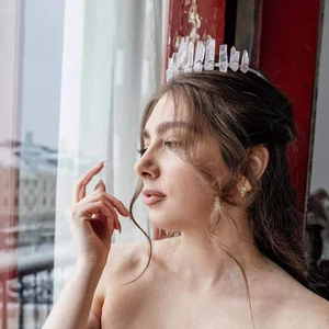 Couronne en cristal de quartz rose naturel avec croissant de lune pour coiffure mariée
