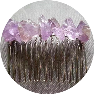Peigne à cheveux argenté fait main avec pierres d'améthyste naturelles pour la coiffure
