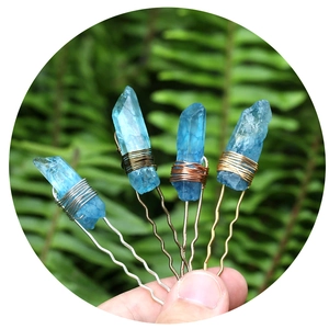 Lot de quatre épingles à cheveux en cristal bleu avec fil de cuivre tressé de quatre tons