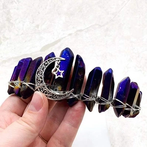 Couronne de cristaux de quartz aura violet foncé faite main avec croissant de lune