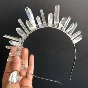 Diadème fait main avec pointes de quartz cristal blanc brut en disposition bohème éventail
