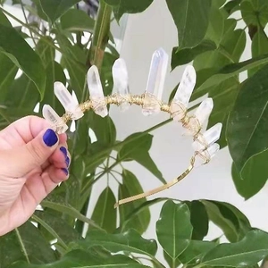 Couronne de cristaux blancs faite à la main avec fil doré de style bohème pour les cheveux