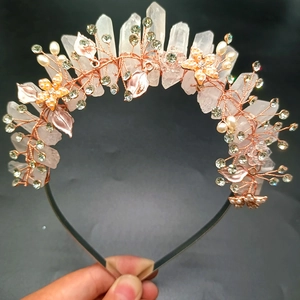 Braut-Haarreif mit rosa Quarzkristallen, Roségold-Blättern und Perlen für Hochzeitspartys