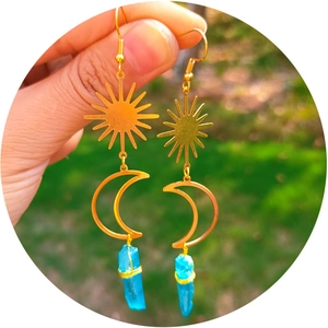 Boucles d'oreilles soleil et lune bohèmes avec pendentifs en cristal bleu pour femmes