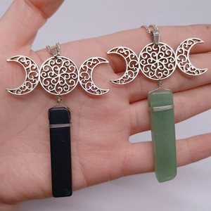 Triple Moon Goddess Kristall Halskette Legierung Hohl Mondphase Wicca Schmuck Handgefertigt Naturstein Anhänger Halskette Für Damen