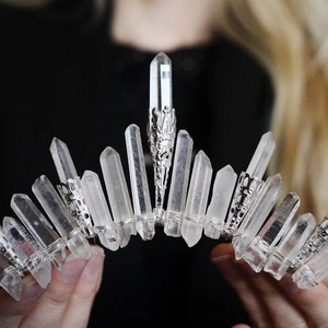 Peigne à Cheveux en Cristal Blanc Naturel Avec Couronne en Filigrane de Fleurs Diadème en Pierre Brute Boho Bijoux de Mariage
