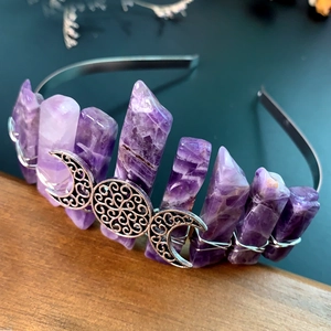 Bandeau couronne en améthyste fait main avec symbole de la déesse à triple lune