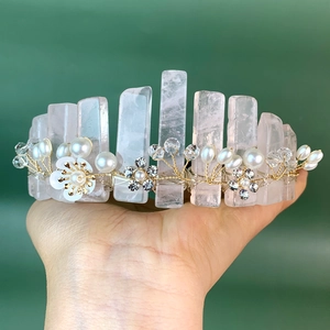 Serre-tête couronne de fleurs en quartz rose fait main avec strass et fil doré