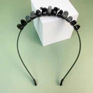 Serre-tête fait main en métal noir avec cristaux sombres style couronne gothique