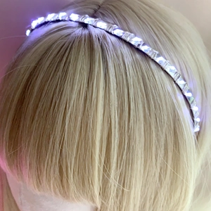 Sparkling LED headband with rhinestones for parties on a golden blonde wig