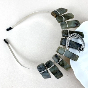 Handgefertigtes silbernes Stirnband mit Labradorit Mond und Stern im Boho-Kronen-Stil