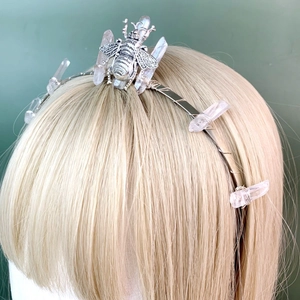 Eleganter Kristall-Haarreif mit silberner Biene und Naturquarz-Steinen für Hochzeiten