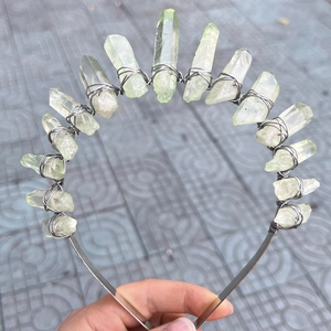 Couronne en cristal naturel vert clair faite à la main avec fil d'argent pour mariages